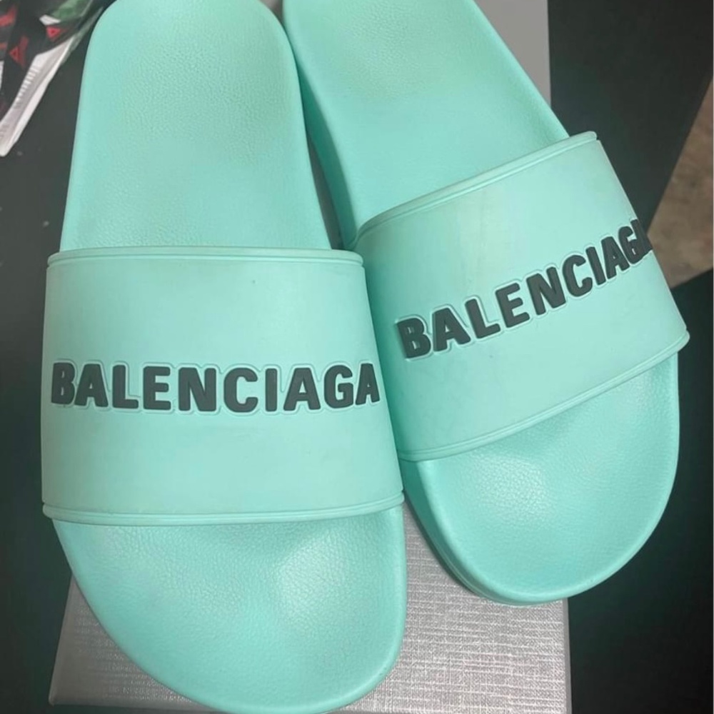 Women’s size 7 Balenciaga slides